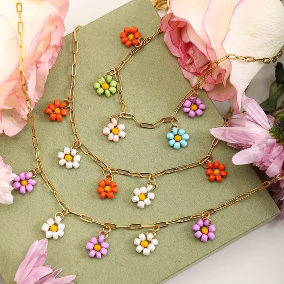 Paperclip  18K Gold Plated Stainless Steel Necklace - Picture 8 of 10